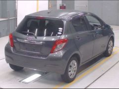 Photo of the vehicle Toyota Vitz