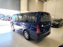 Photo of the vehicle Toyota HiAce