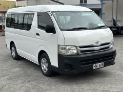 Photo of the vehicle Toyota HiAce