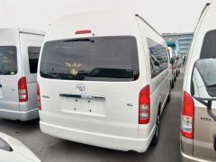 Photo of the vehicle Toyota HiAce