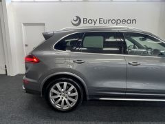 Photo of the vehicle Porsche Cayenne