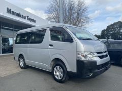 Photo of the vehicle Toyota HiAce