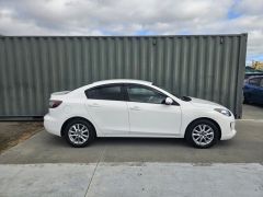 Photo of the vehicle Mazda Axela