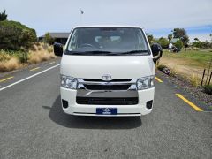 Photo of the vehicle Toyota HiAce