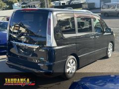 Photo of the vehicle Nissan Serena