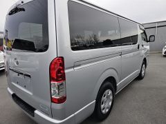 Photo of the vehicle Toyota HiAce