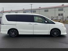 Photo of the vehicle Nissan Serena