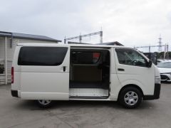 Photo of the vehicle Toyota HiAce