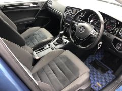 Photo of the vehicle Volkswagen Golf