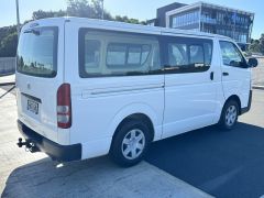 Photo of the vehicle Toyota HiAce