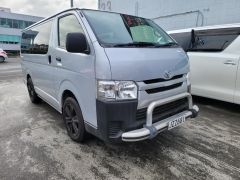 Photo of the vehicle Toyota HiAce