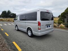 Photo of the vehicle Toyota HiAce