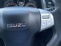 Photo of the vehicle Isuzu MU-X