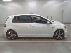 Photo of the vehicle Volkswagen Golf