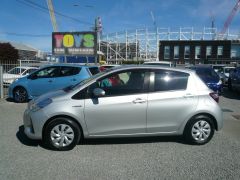 Photo of the vehicle Toyota Vitz