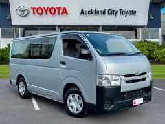 Photo of the vehicle Toyota HiAce