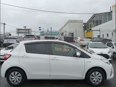 Photo of the vehicle Toyota Vitz