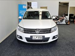 Photo of the vehicle Volkswagen Tiguan