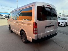 Photo of the vehicle Toyota HiAce