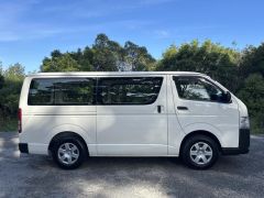 Photo of the vehicle Toyota HiAce