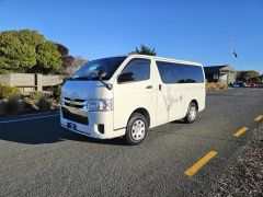 Photo of the vehicle Toyota HiAce