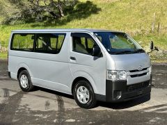 Photo of the vehicle Toyota HiAce