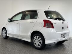 Photo of the vehicle Toyota Vitz