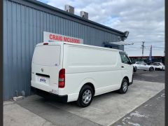 Photo of the vehicle Toyota HiAce