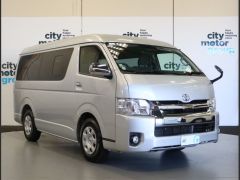 Photo of the vehicle Toyota HiAce