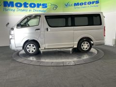 Photo of the vehicle Toyota HiAce