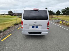 Photo of the vehicle Toyota HiAce