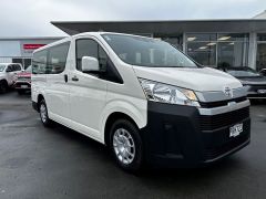 Photo of the vehicle Toyota HiAce