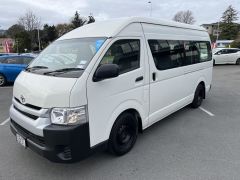 Photo of the vehicle Toyota HiAce