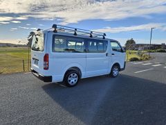 Photo of the vehicle Toyota HiAce