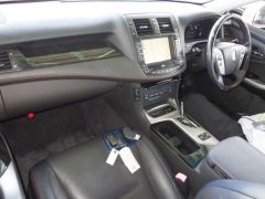 Photo of the vehicle Toyota Crown