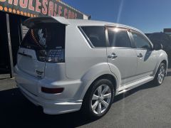 Photo of the vehicle Mitsubishi Outlander