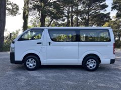 Photo of the vehicle Toyota HiAce