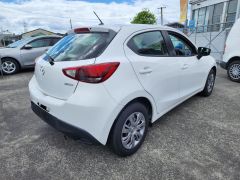 Photo of the vehicle Mazda Demio