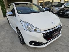 Photo of the vehicle Peugeot 208