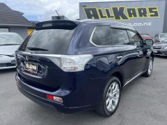 Photo of the vehicle Mitsubishi Outlander