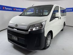 Photo of the vehicle Toyota HiAce