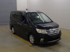 Photo of the vehicle Nissan Serena