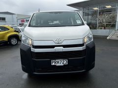 Photo of the vehicle Toyota HiAce