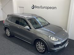 Photo of the vehicle Porsche Cayenne