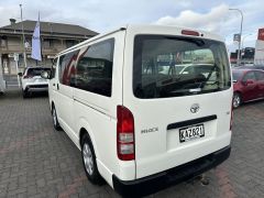 Photo of the vehicle Toyota HiAce