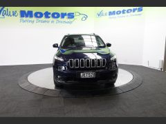 Photo of the vehicle Jeep Cherokee