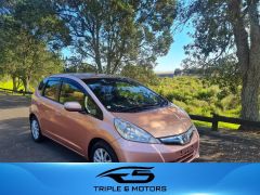 Photo of the vehicle Honda Fit