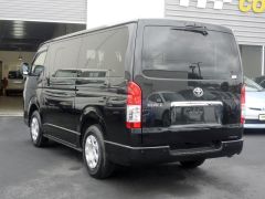 Photo of the vehicle Toyota HiAce