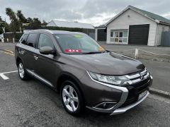 Photo of the vehicle Mitsubishi Outlander