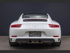 Photo of the vehicle Porsche 911